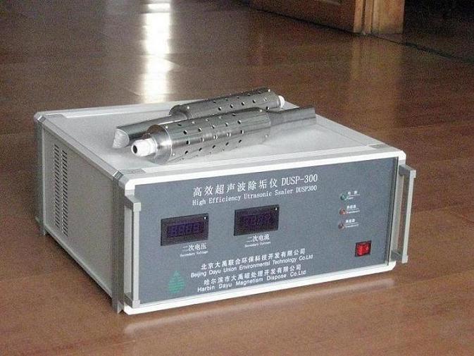 两个所述矩形盒的两端均安装有安装轴