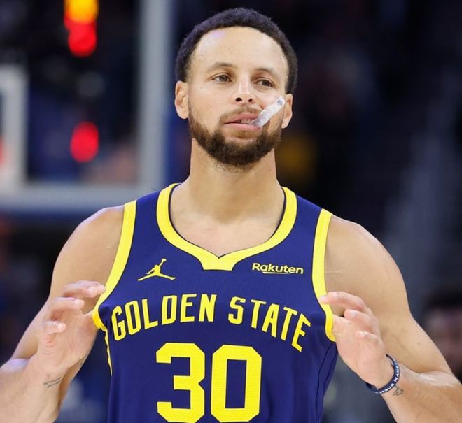 库里膝盖伤病持续影响勇士季后赛前景