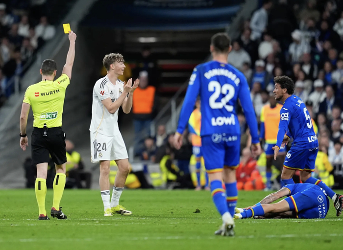 皇马中卫赫伊森涉辱华事件赛后回应球迷嘘声