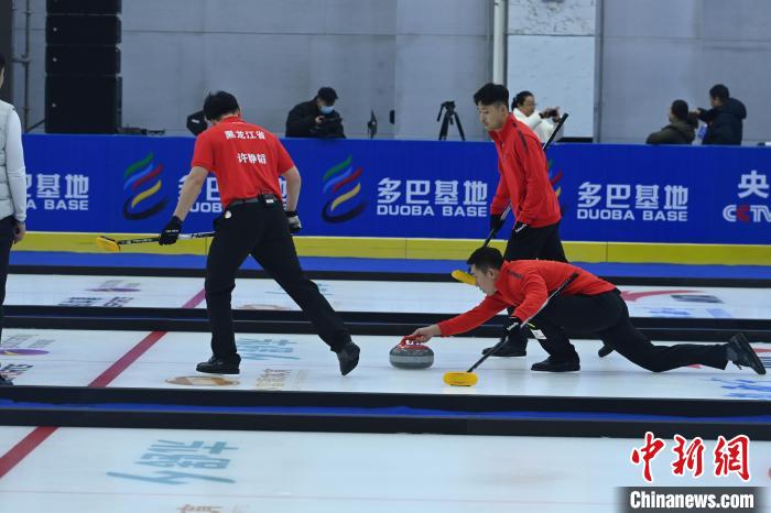 第二届中国冰壶联赛西宁站开赛 40支队伍角逐年