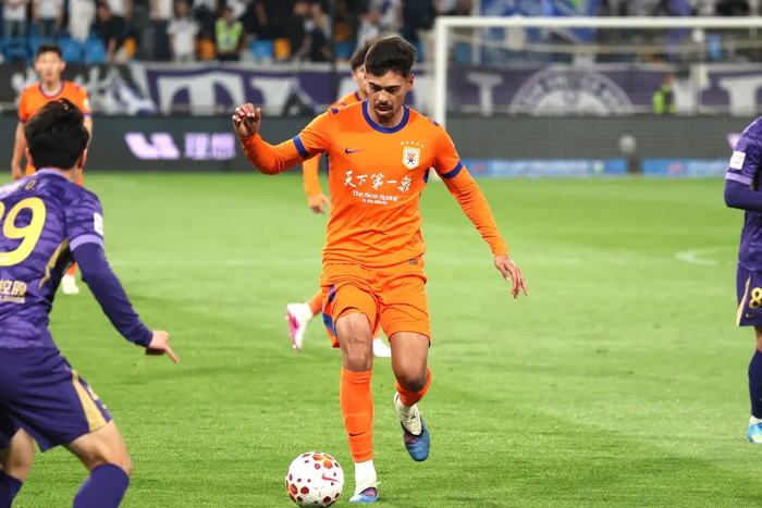 山东泰山中场短板暴露 马德鲁加表现低迷引换人