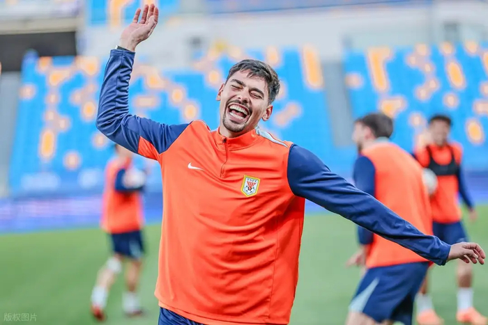 山东泰山中场短板暴露 马德鲁加表现低迷引换人