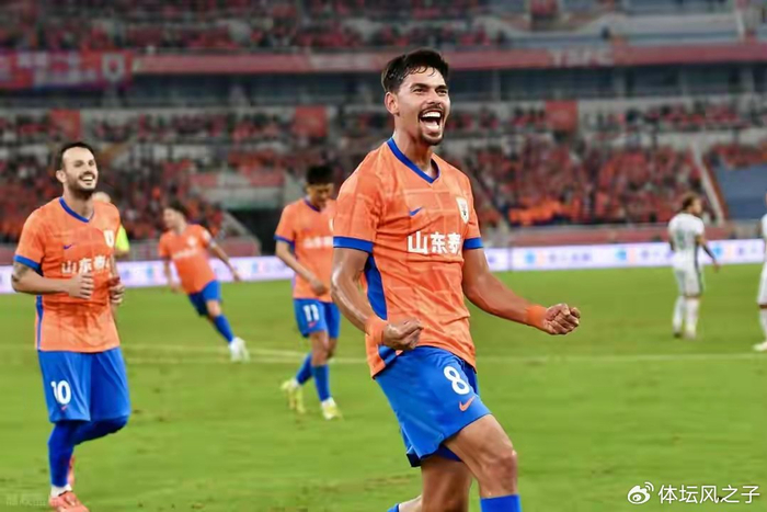 山东泰山中场短板暴露 马德鲁加表现低迷引换人